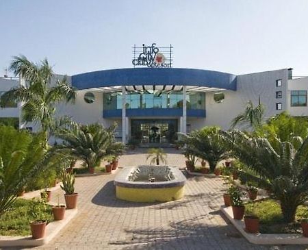 גנדהינאגר Infocity Club And Resort מראה חיצוני תמונה