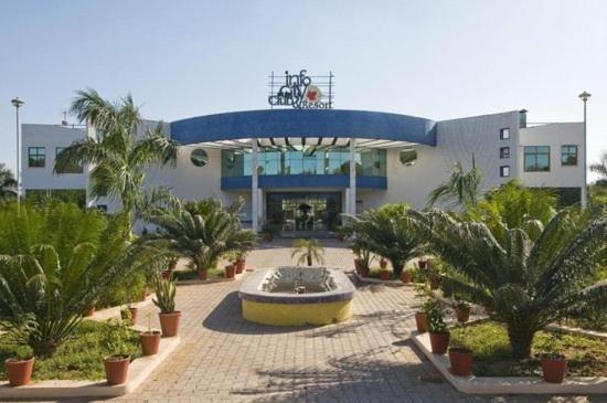 גנדהינאגר Infocity Club And Resort מראה חיצוני תמונה