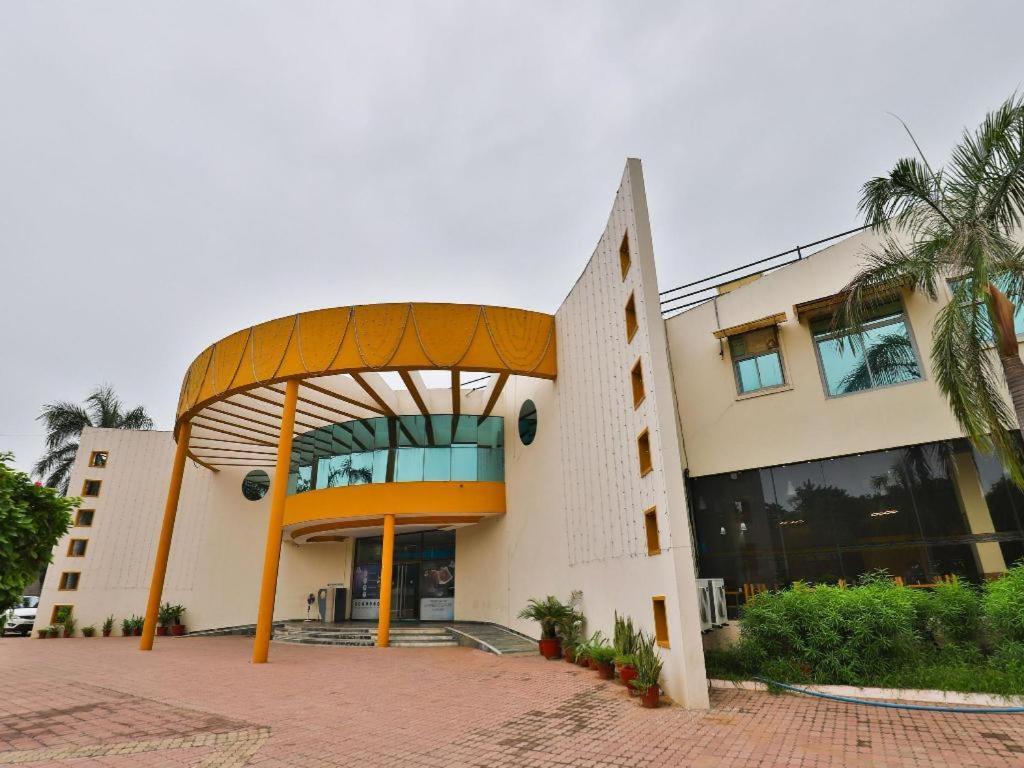 גנדהינאגר Infocity Club And Resort מראה חיצוני תמונה